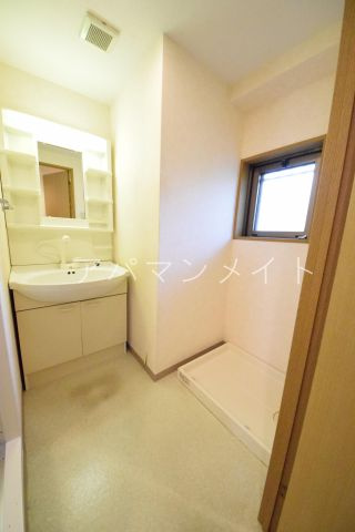 【設備】 | サンヒルズ白百合B | 室内洗濯機置場です