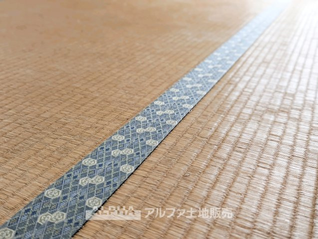 青梅市新町８丁目の中古一戸建の和室|【Japanese Room】
◆LDKに隣接した約6帖の和室◆家族のくつろぎスペースやお子様の遊び場、来客時の客間など、暮らしに合わせて多目的に活用できます。※リフォーム実施予定