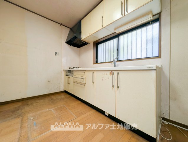 青梅市新町８丁目の中古一戸建のキッチン|【System Kitchen】
◆家事をスムーズに◆新品交換予定のシステムキッチンには食器洗浄乾燥機を装備。調理スペースを活用しながら、料理から後片付けまで効率よく進められます。※リフォーム実施予定