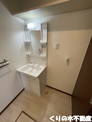 【洗面所】 | シャーメゾン桜井 | 反転同タイプのお部屋です（現況を優先します）