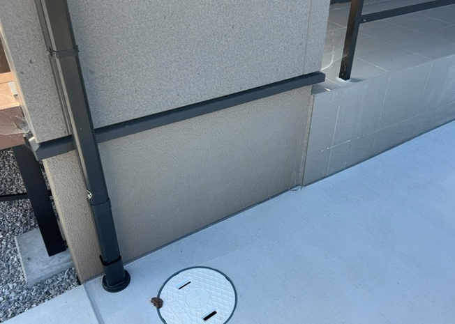 【構造・工法・仕様】 | 耐震構造を採用した木造建築の新築一戸建て住宅です。長期優良住宅や省エネルギー対策、フラット35Sに対応した高い住宅性能を備えており、ご家族が将来にわたって安心・安全に暮らせる住まいです。
