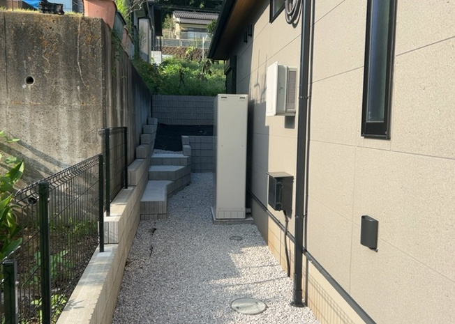 【発電・温水設備】 | 効率的にお湯を沸かす高効率な給湯設備を導入したオール電化住宅です。光熱費の削減に貢献する環境とお財布に優しいシステムで、追焚機能や浴室乾燥機など毎日の暮らしを豊かにする機能も満載です。