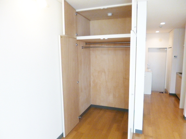 シェ・オークルの収納|居室内のクローゼットです☆