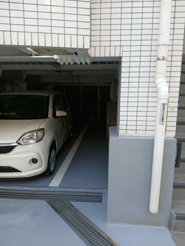 レジデンスオザキの駐車場