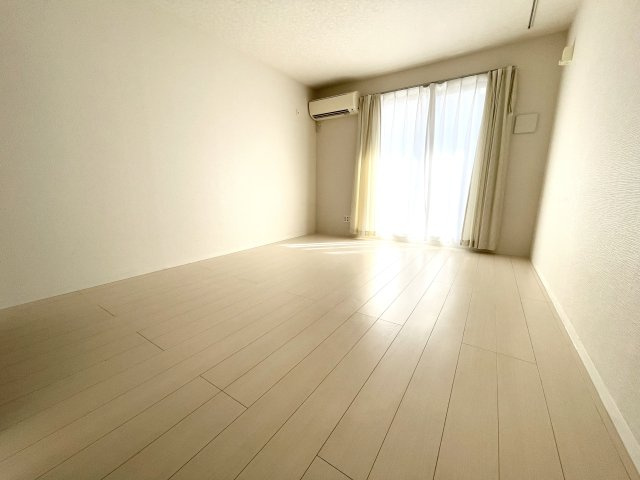 久喜市本町２丁目のアパートの居間・リビング