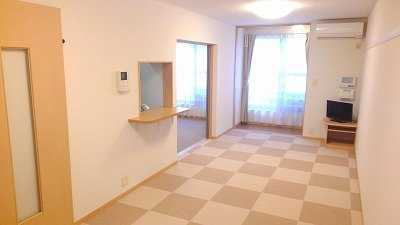 【居間・リビング】 | レオパレスアイコート川南 | 備品や設備仕様は号室等により異なります現地をご確認ください。