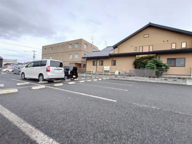 ガナールＡの駐車場