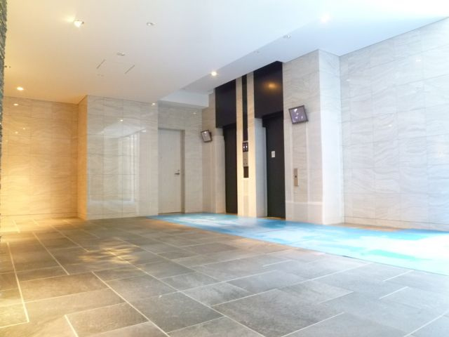 レオンコンフォート難波南のエントランス