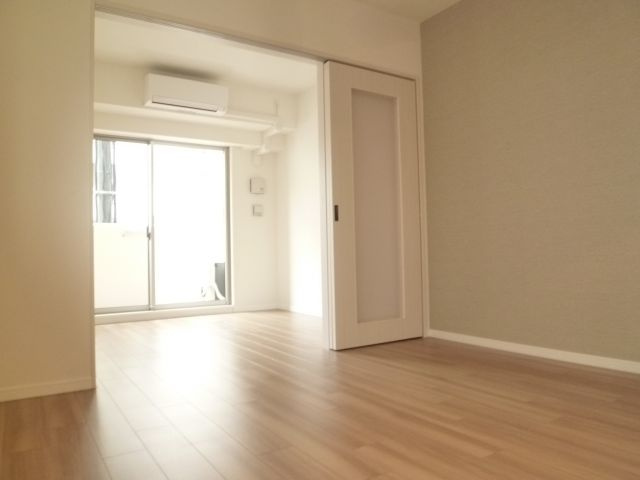 レオンコンフォート難波南の洋室