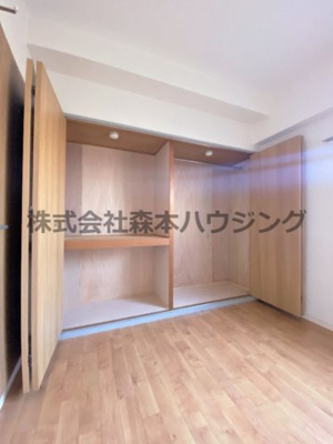 【収納】 | 　プランドールマツカワ | ※同タイプ別室の写真となります。
　設備内容や色調など相違がある場合は実際のお部屋の現状優先となります。