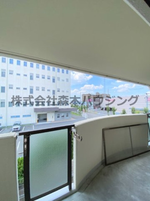 【展望】 | 　プランドールマツカワ | 室内からの眺望です
※実際のお部屋の写真です。