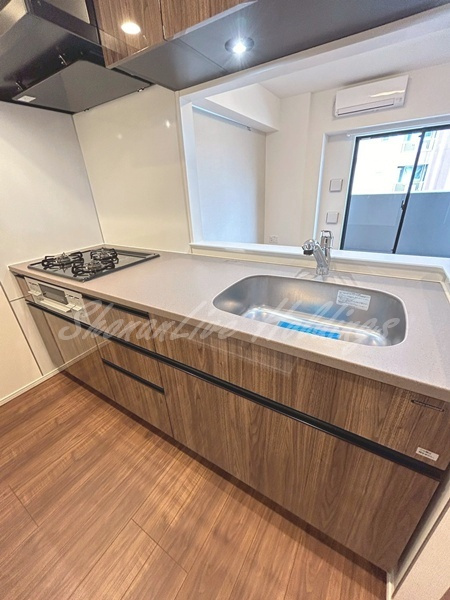 横浜市神奈川区子安通２丁目の賃貸マンションのキッチン|★三口コンロのカウンターキッチン★