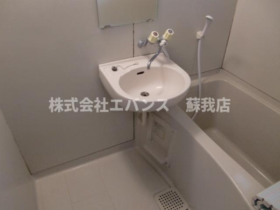 【洗面所】 | コーポ千歳 | スペースが確保できる洗面所です