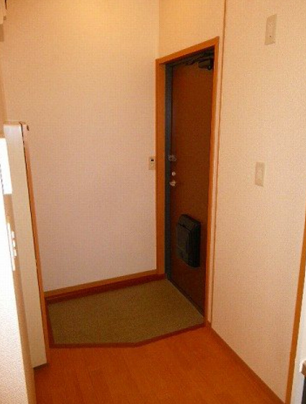 エアフォルク北府中の玄関