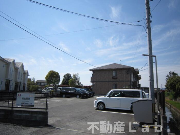 ラフィーネの駐車場
