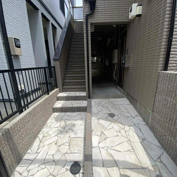 メゾンボヌールのエントランス|落ち着いたエントランスです