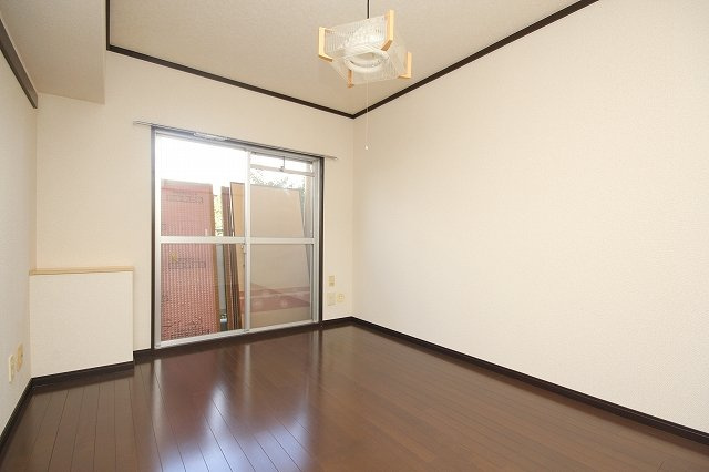 久喜市桜田３丁目の賃貸マンションの居間・リビング