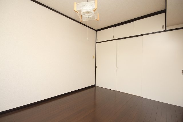 久喜市桜田３丁目の賃貸マンションの洋室