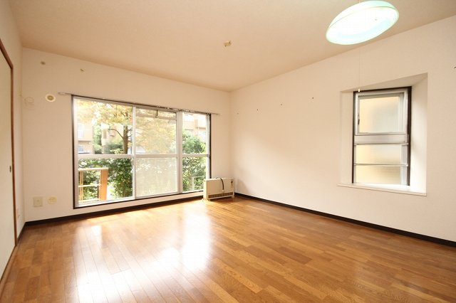 久喜市桜田３丁目の賃貸マンションの居間・リビング