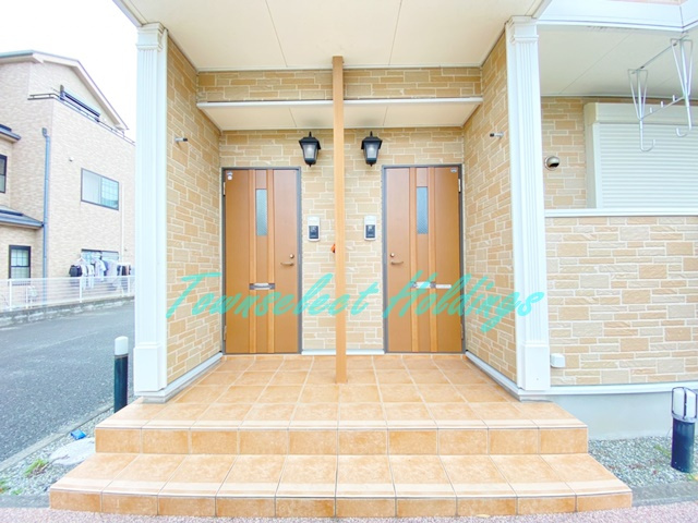 鎌倉市植木のアパートのエントランス