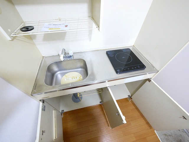 サンコーマンションのキッチン|コンパクトなキッチンで掃除もラクラク