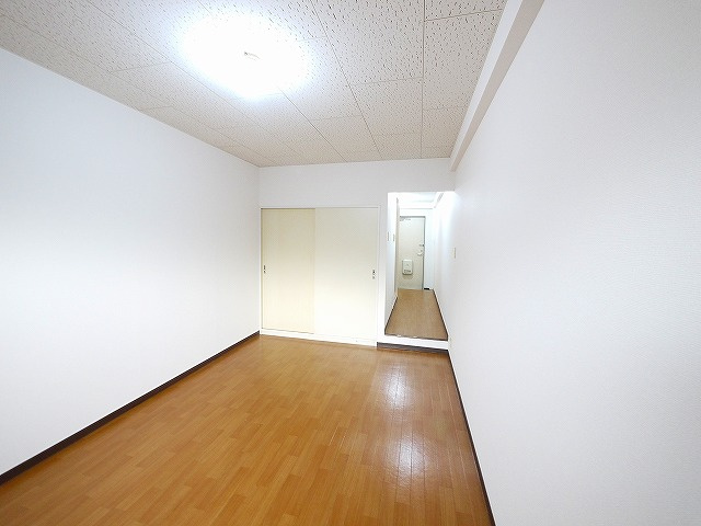 サンコーマンションの寝室|落ち着いて過ごせるお部屋なので、寝室にいかがでしょうか