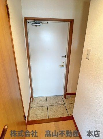 宗像市陵厳寺１丁目の賃貸マンションの玄関