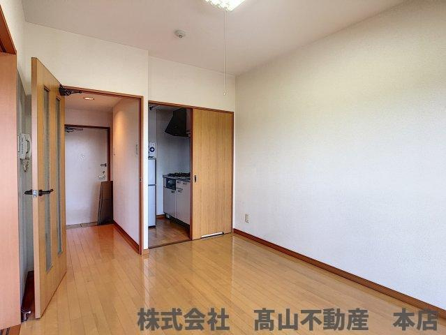 宗像市陵厳寺１丁目の賃貸マンションの居間・リビング