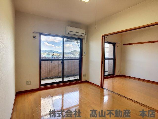 宗像市陵厳寺１丁目の賃貸マンションの居間・リビング