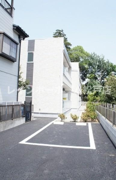 リブリ・CHKの駐車場