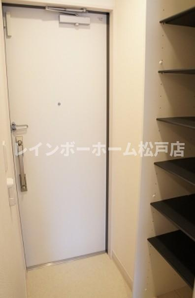 リブリ・CHKの玄関