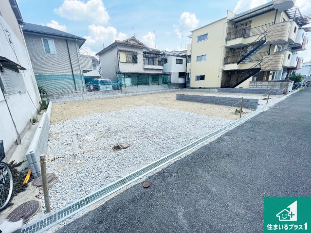 寝屋川市萱島東　第7期　新築一戸建ての前面道路含む現地写真|周辺は落ち着いた街並みの住宅地！子育てがしやすい住環境です！まだ未完成ですが、現地でしかわからない事もございます。是非一度ご覧ください。