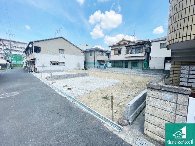 寝屋川市萱島東　第7期　新築一戸建ての前面道路含む現地写真|周辺は落ち着いた街並みの住宅地！子育てがしやすい住環境です！まだ未完成ですが、現地でしかわからない事もございます。是非一度ご覧ください。