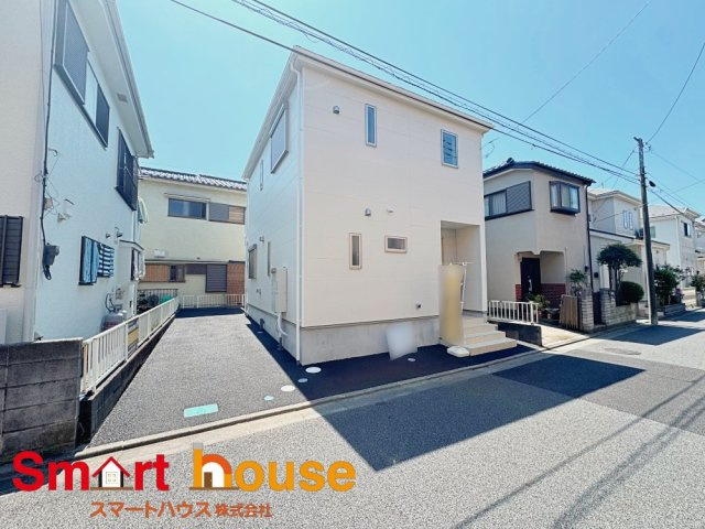 大和市南林間第34の前面道路含む現地写真|お住まいの前面道路が広いと駐車が楽になり、陽当たりも遮られないので明るく居心地の良いお家になります♪