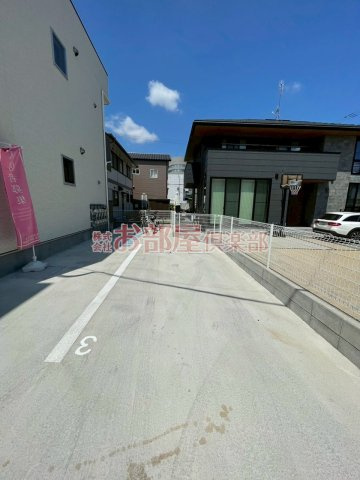 THE NOBLES 諏訪野町Ⅱの駐車場|駐車場があるので、車を買う予定の方も安心です