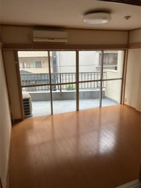 桜井マンションの居間・リビング