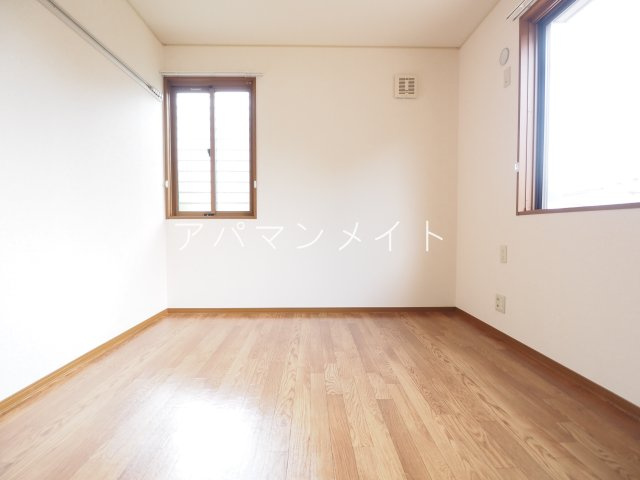 【寝室】 | グレーヌＩ番館 | 落ち着いた色調の寝室です