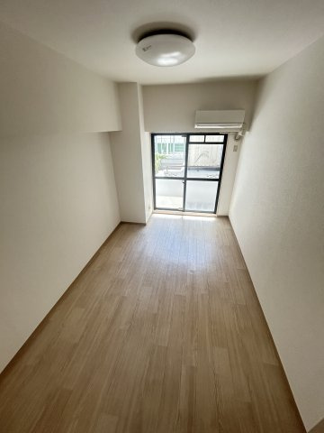ジュネスの寝室
