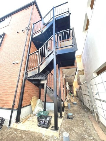 藤沢市鵠沼海岸７丁目のアパートのエントランス
