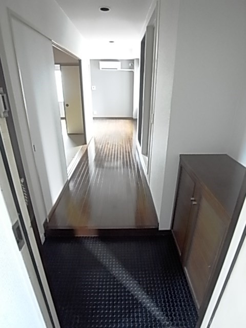 メゾン香枦園の玄関