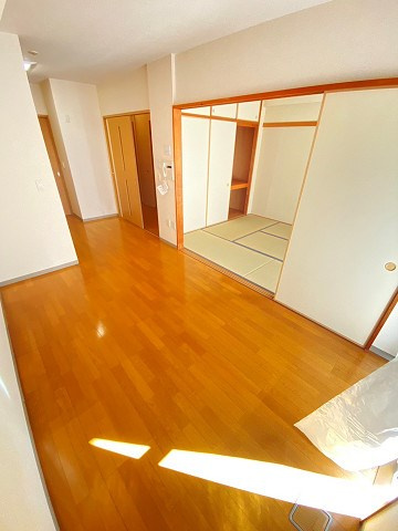 UR浜甲子園さくら街　4号棟の居間・リビング