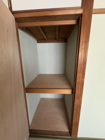 東出町2丁目貸家の収納