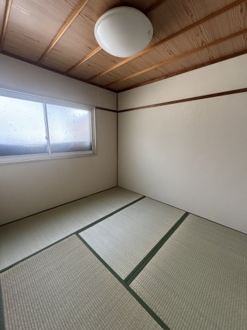 東出町2丁目貸家の和室
