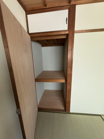 東出町2丁目貸家の収納