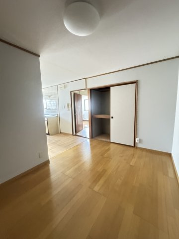 東出町2丁目貸家の居間・リビング