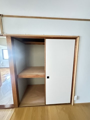 東出町2丁目貸家の収納