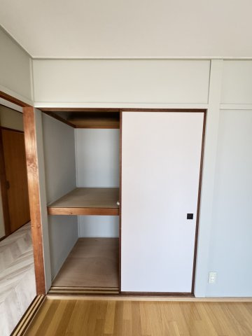 東出町2丁目貸家の収納