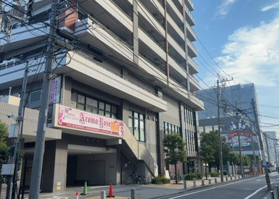 【外観】 | ライオンズタワー相模原ステーショングランデ | 外観はマンション管理がされているかの目安になります。築年数が古いと、壁面は劣化してひび割れが生じることも！建物が古びていても細かいところが修繕されていると、きちんと管理されているなぁと感じるでしょう。