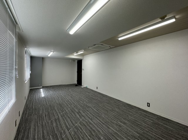 リアライズ堺筋本町ビルの洋室