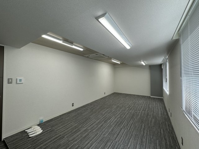 リアライズ堺筋本町ビルの洋室